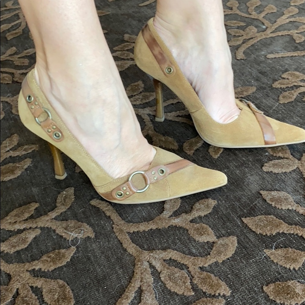 Tan suede pumps